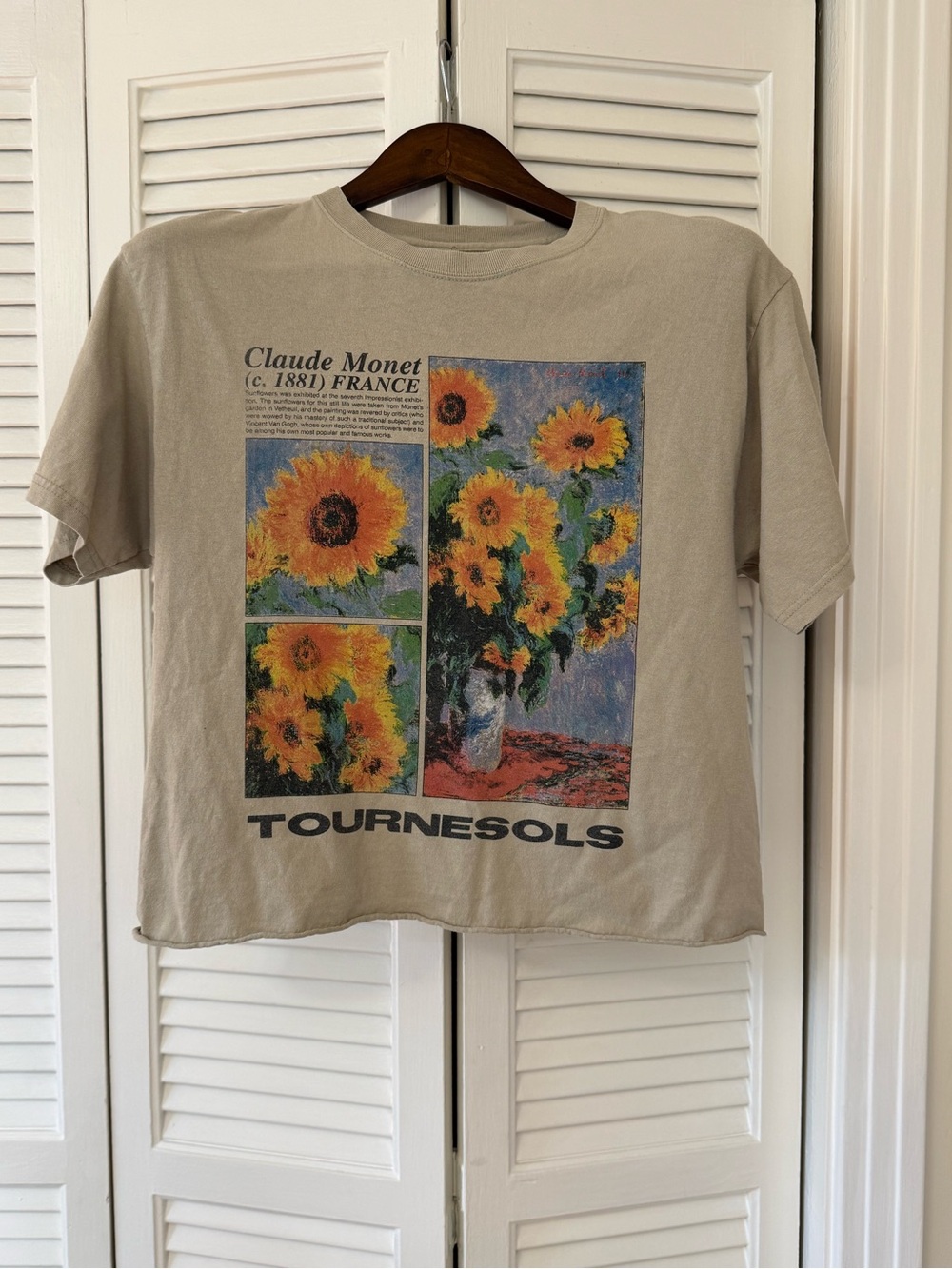 Women’s Claude Monet Sunflowers Graphic Tee - M